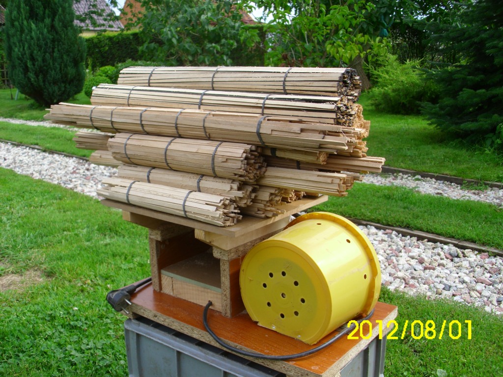 Silnik by nie był zaś "goły "<br />mogłem dać mu kołderkę ,<br />przykryłem co miałem pod ręką <br />po majonezie wiaderkiem .