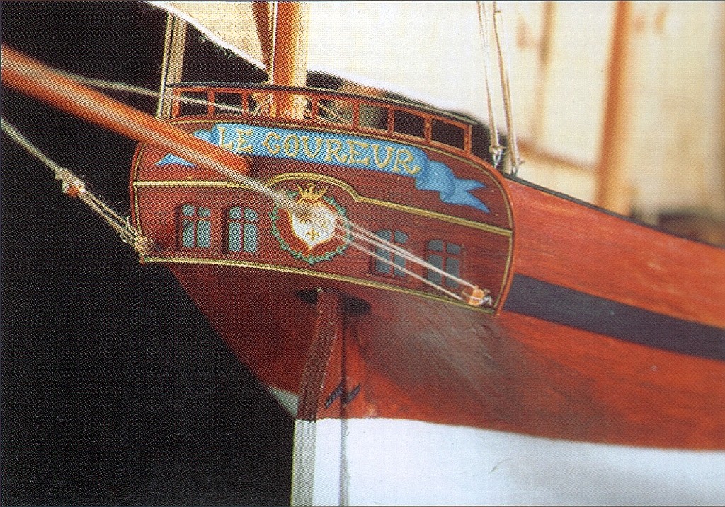 Model Shipyard’u - widoczny otwór, w który wchodzi ster - „czarna dziura”. Zajrzeć tu będzie trudno, ale …, aby uniknąć widoku tektury ja w mim modelu zabudowałem tę przestrzeń fornirem.