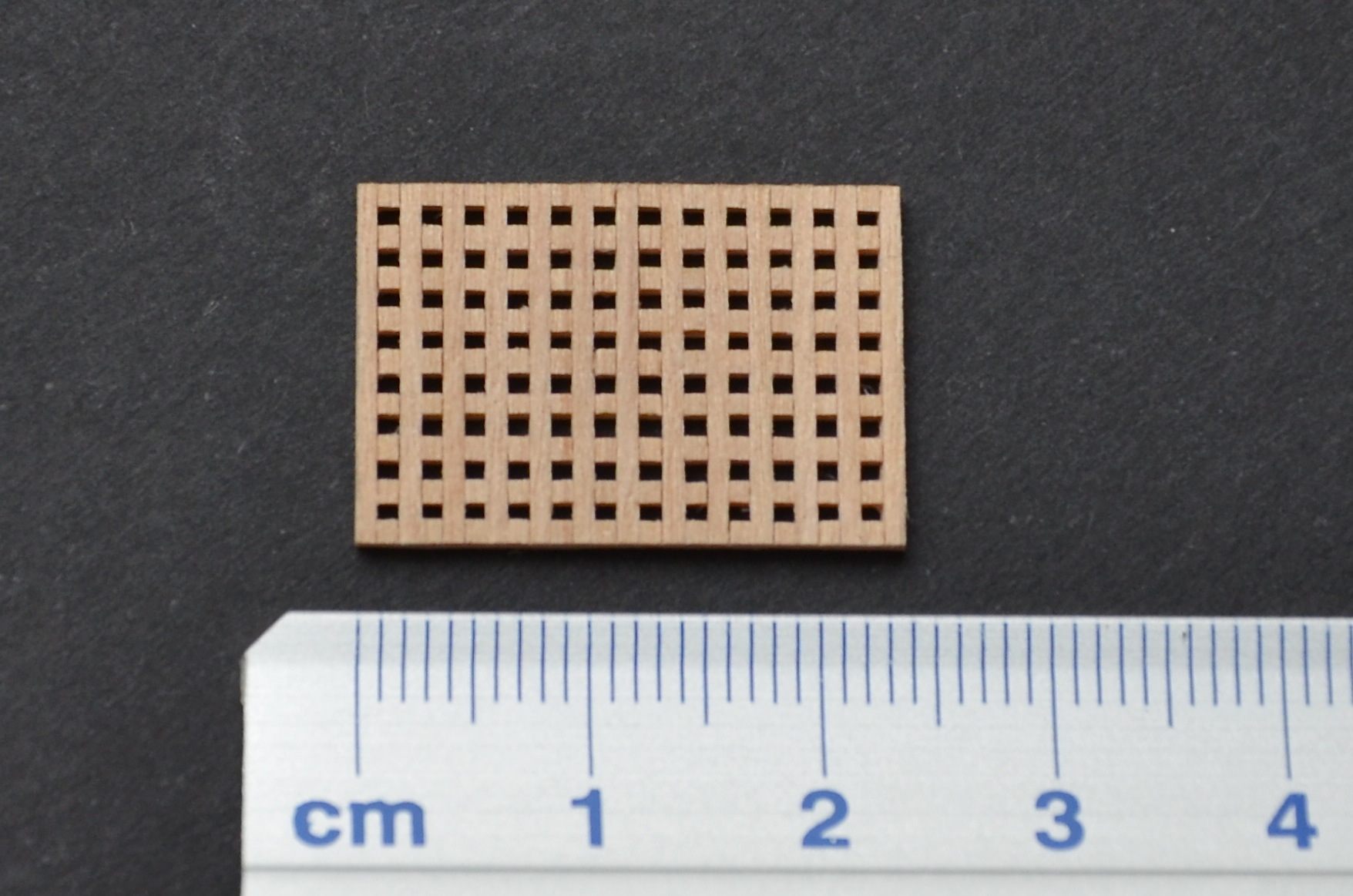 DSC_0660.JPG (396.81 KiB) Przejrzano 10815 razy Greting z forniru olchowego.