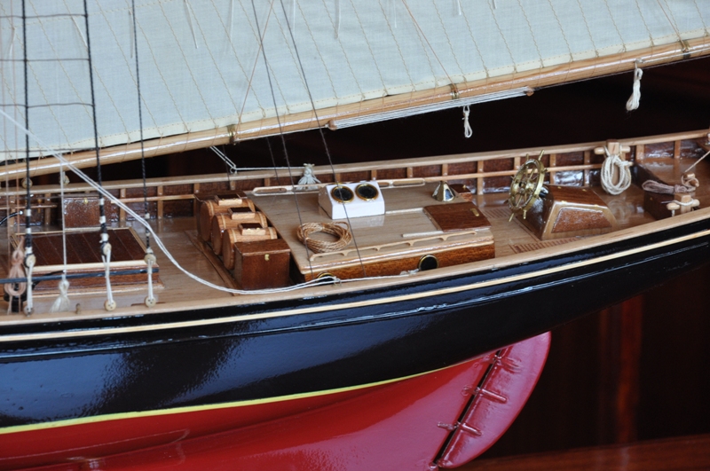 16.JPG (329.06 KiB) Przejrzano 6540 razy Elsie to amerykański szkuner, który przegrał w regatach z łowiska z Bluenose. Przegrał o 15 min.<br />Przypłynął ze złamaną stengą fokmasztu.