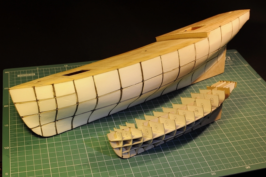 Skala 1:48 – mój model, skala 1:96 – model Shipyard. Dodatkowy szkielet wykonałem celem pokazania różnicy wielkości mojego modelu w stosunku do oryginału.