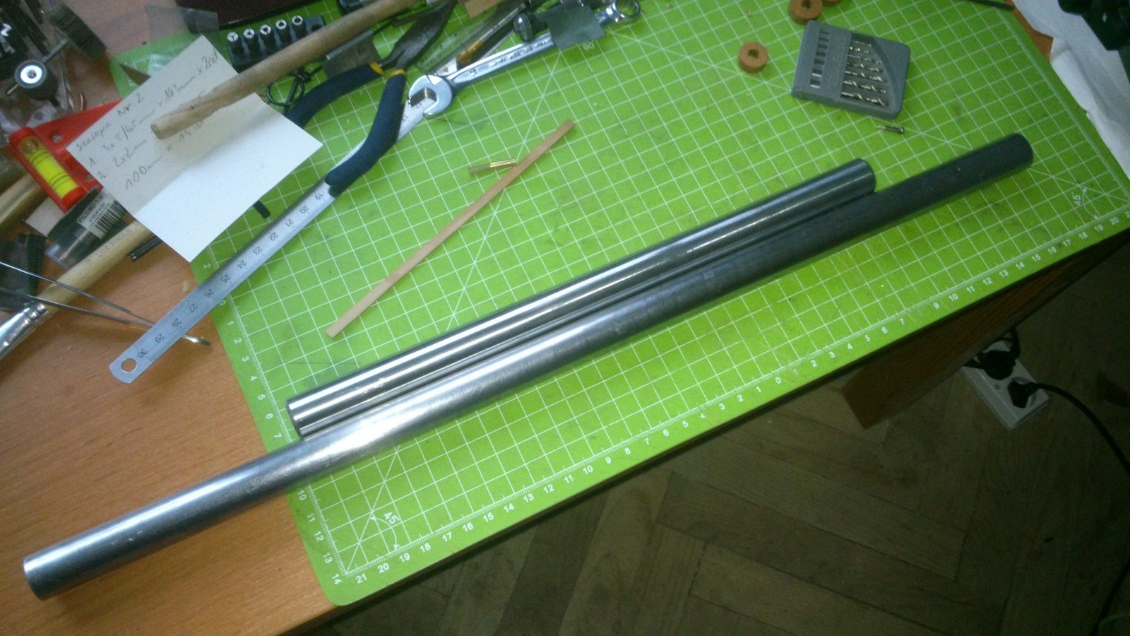 DSC_0874.jpg (246.7 KiB) Przejrzano 5336 razy Dla porównania długości różnica to 20 cm może i za dużo ale już tak zostanie wole mieć większy zapas.