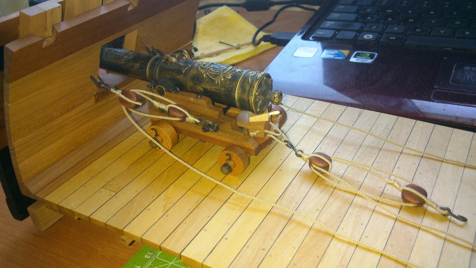 DSC_0942.jpg (242.26 KiB) Przejrzano 6767 razy Złożone na próbę. Czy działo nie jest za daleko od burty?