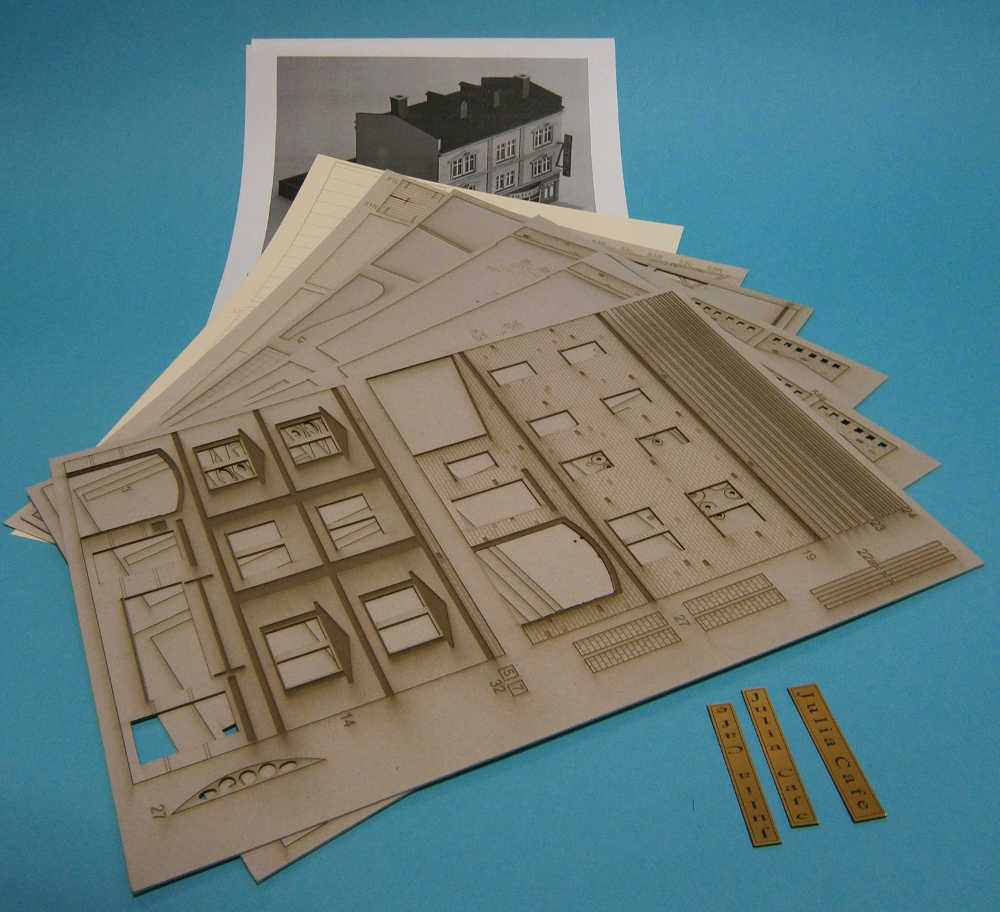 07.jpg (69.89 KiB) Przejrzano 6703 razy wycięty w tekturze model kamienicy