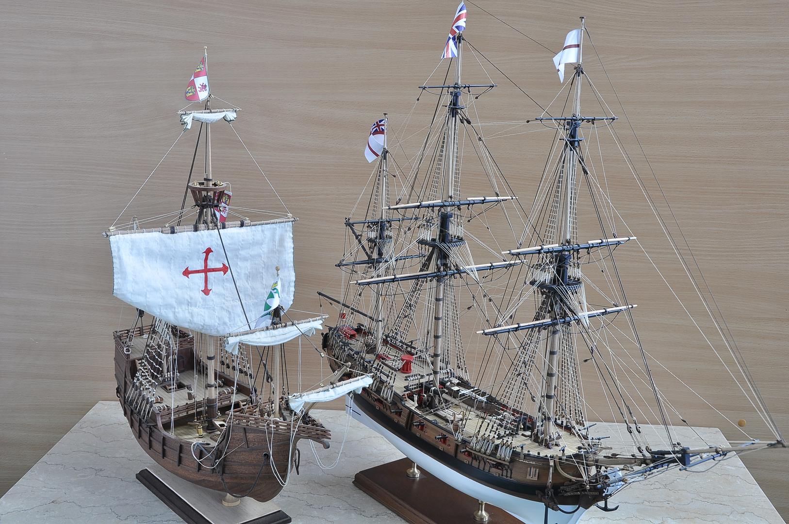 Santa Maria i Pegasus razem - ta sama skala.