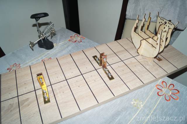 Zrobiłem taką stocznię, nie wiem czy dobrze myślę ale " DA " nie ma w tym temacie konkretnych sugestii.