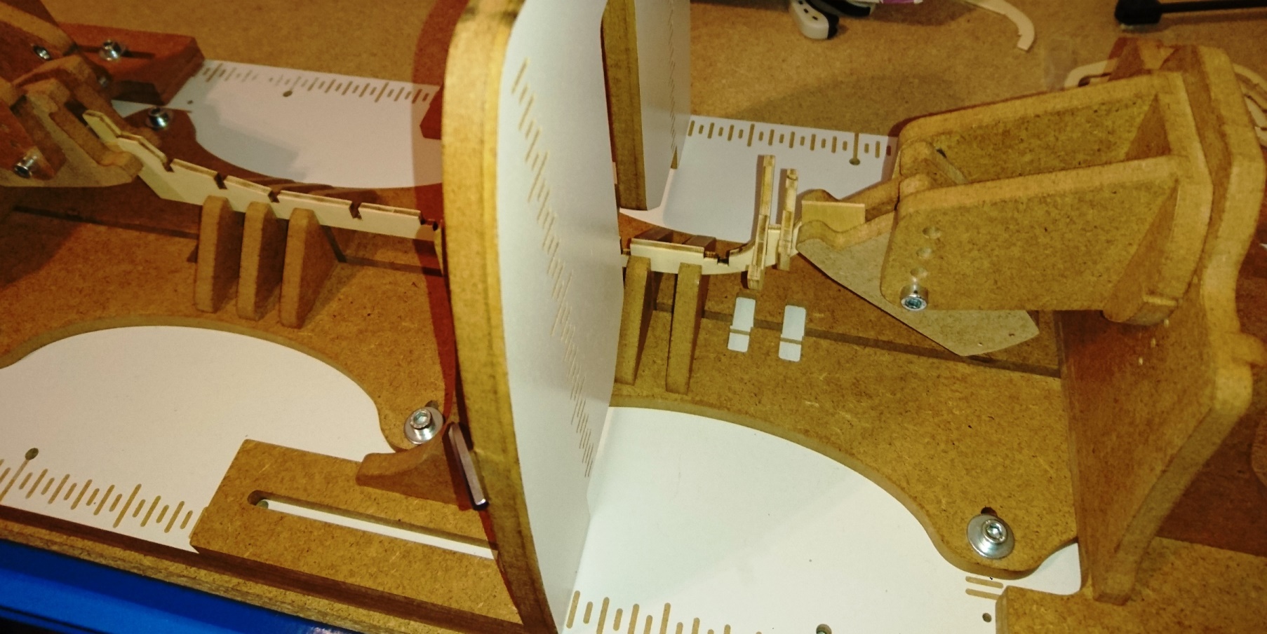 HMS 1.JPG (459.32 KiB) Przejrzano 8793 razy Pierwsze klejenie.