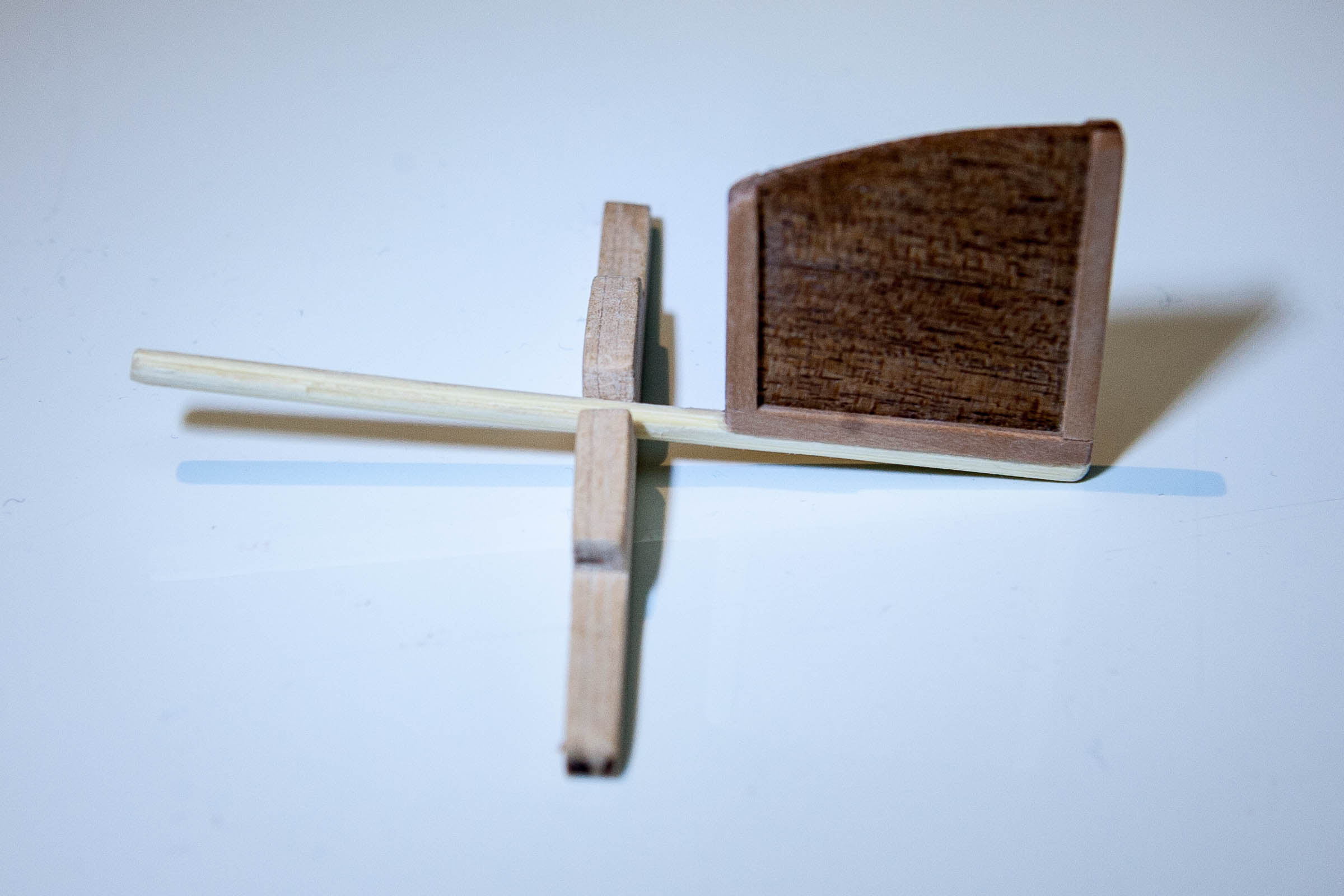 Dzonka-27.jpg (192.11 KiB) Przejrzano 10988 razy Ster prawie skończony. Uchwyt steru ze sklejanego obłogu bukowego.