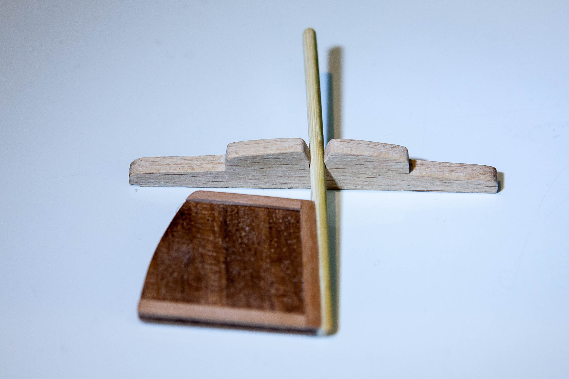 Dzonka-28.jpg (227.14 KiB) Przejrzano 10994 razy Sklejane deseczki egzotyka + sklejany fornir jako obramowanie + wykałaczka bambusowa wpasowana "na okrągło"