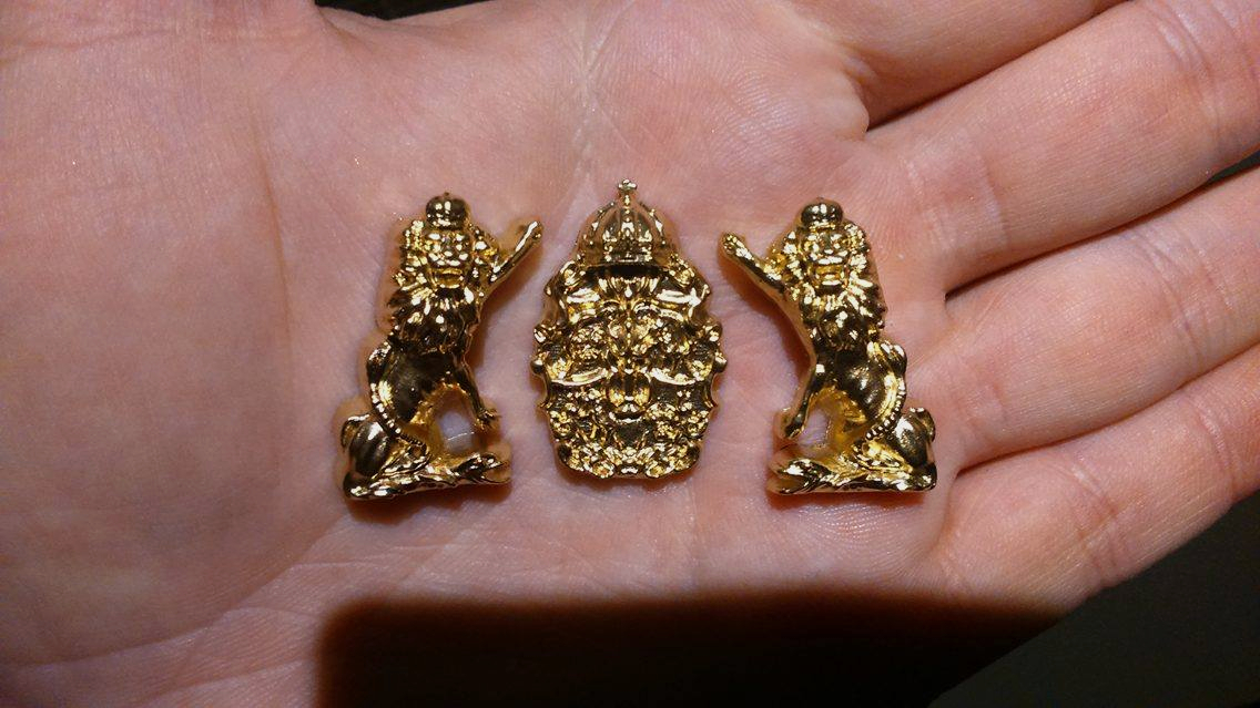 vasa8.jpg (507.28 KiB) Przejrzano 13543 razy Lwy i tarcza herbowa jak na razie pomalowane tylko na złoty kolor. Czekają na odpowiednie farby :)