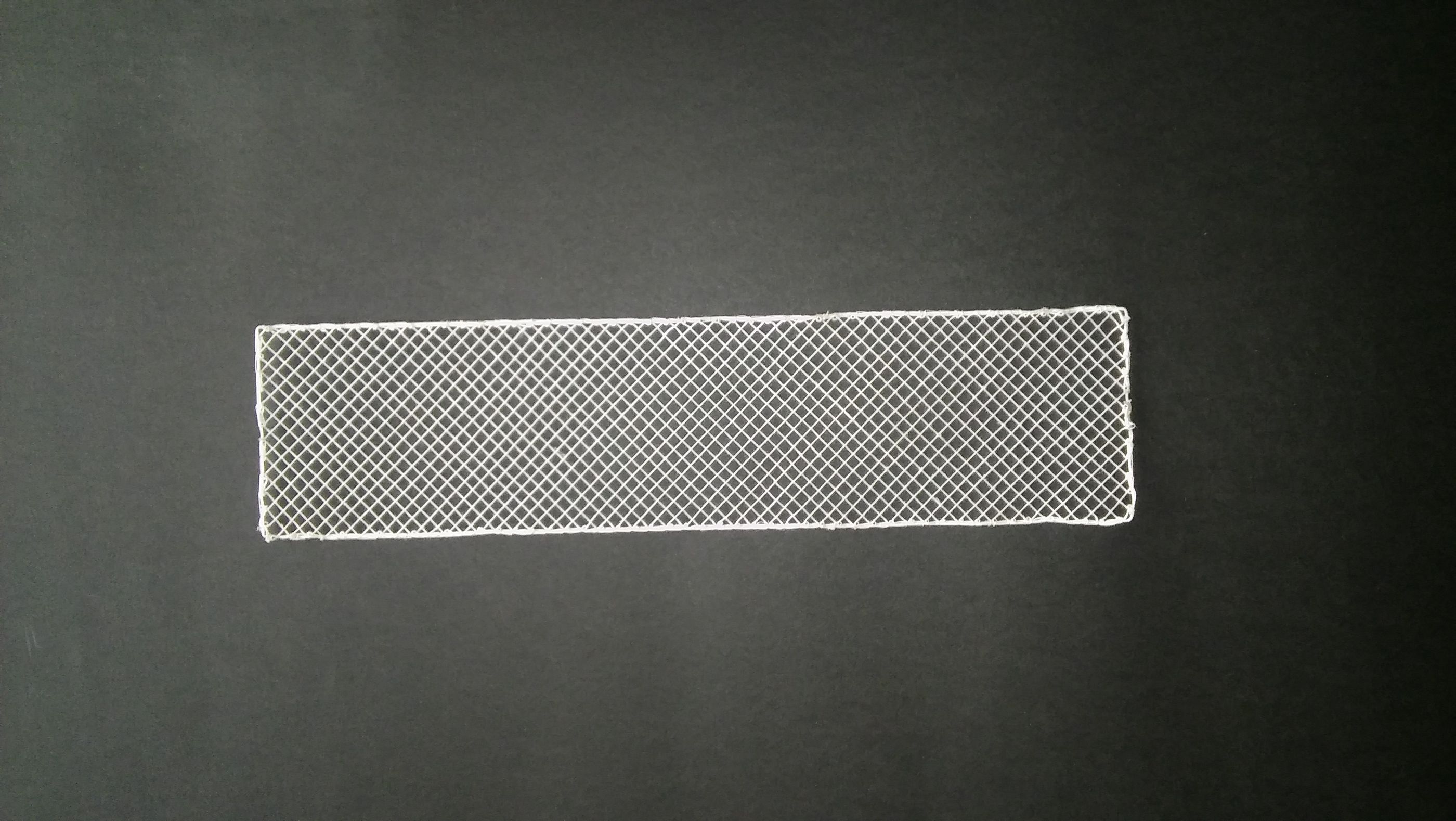 Po kilku nieudanych próbach skręciłem taką siatkę o wymiarach 28 x 8 cm, myślę że jest do przyjęcia