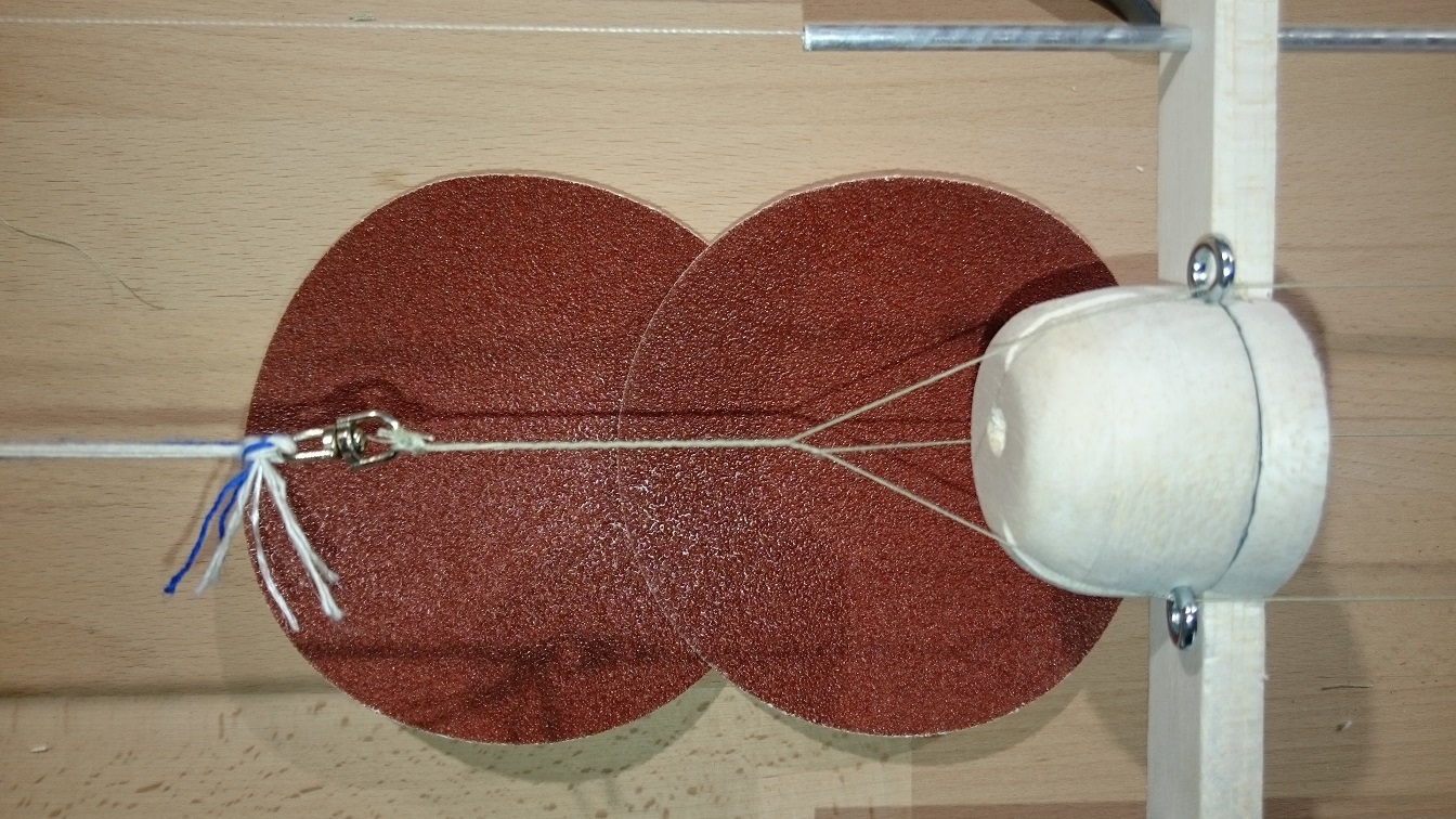 RW05.jpg (401.58 KiB) Przejrzano 8893 razy Stan podczas zwijania. W tym momencie nici są już mocno skręcone.