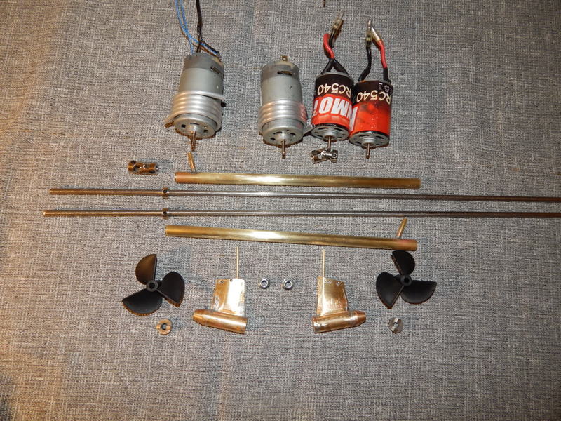 DSCN3128.JPG (143.01 KiB) Przejrzano 8260 razy Zastanawiam się które silniki zamontować ? A może w ogóle zrezygnować ze szczotkowców i przerzucić się na nowoczesne technologie - silniki bezszczotkowe ? Prosiłbym o komentarze i opinie (pobór prądu, efektywność, itp. )