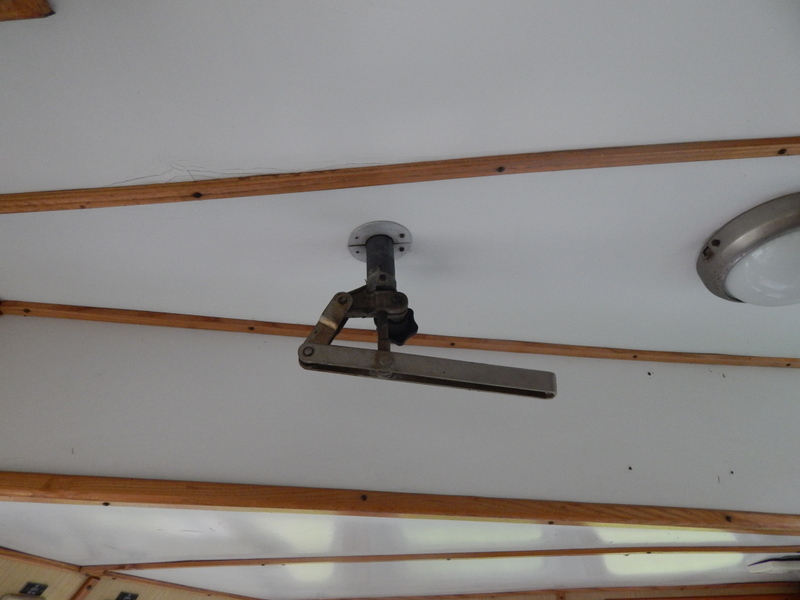 DSCN3077.JPG (144.05 KiB) Przejrzano 9582 razy Pierwsza obok dźwigni sterującej reflektorem - szperaczem