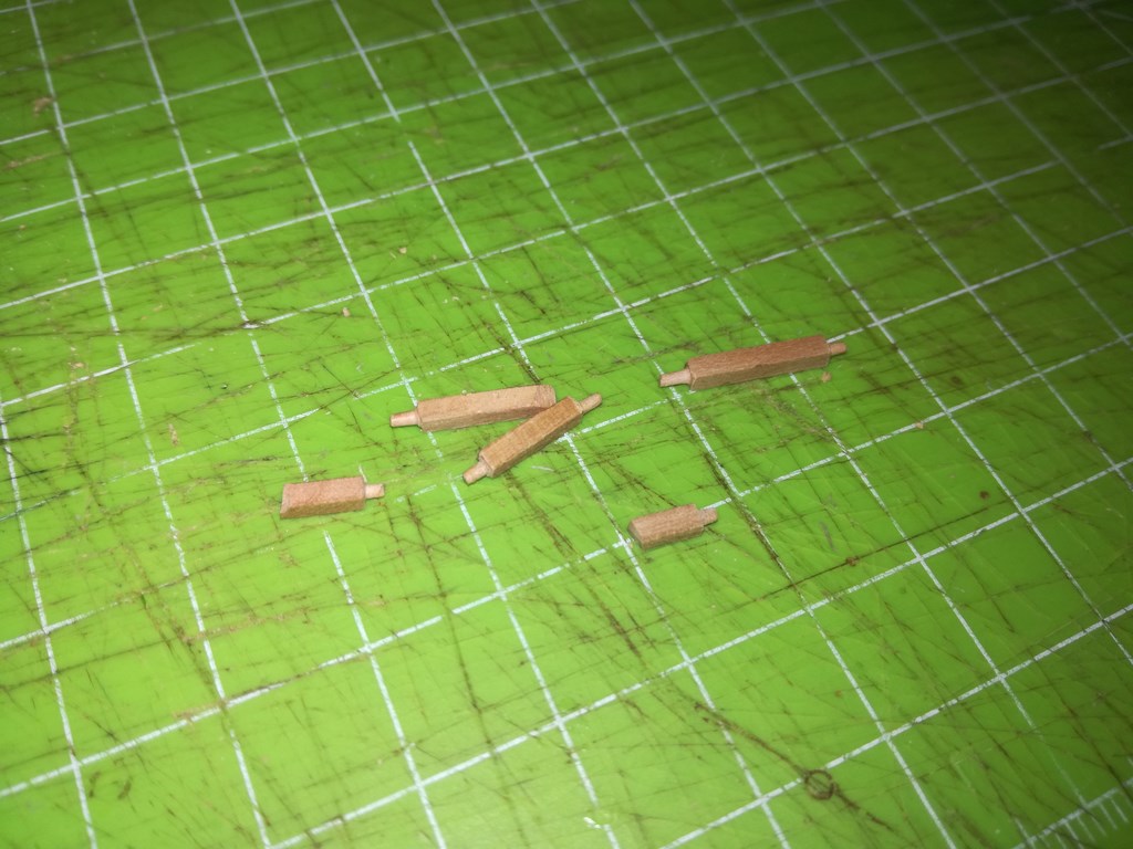 13.jpg (194.7 KiB) Przejrzano 7957 razy Listewka 2 mm x 2 mm końcówka toczona przy pomocy pilnika iglaka do średnicy ok 1mm