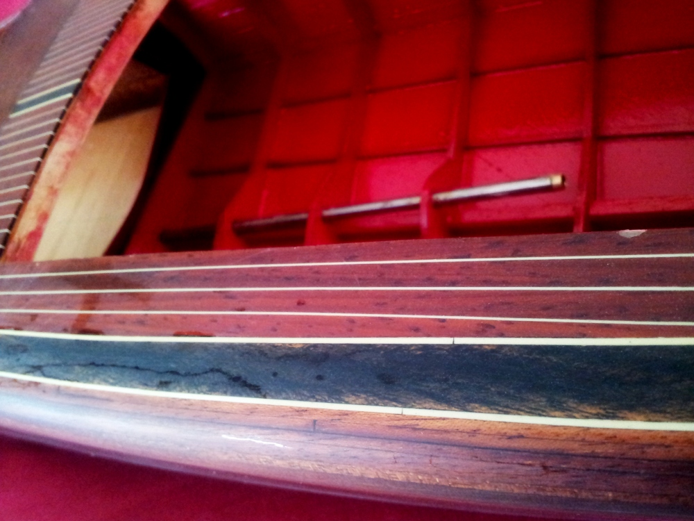 2011-10-17 12.21.09.jpg (340.7 KiB) Przejrzano 9389 razy zblizenie na krawedz burty, kadlub po szlifowaniu:)