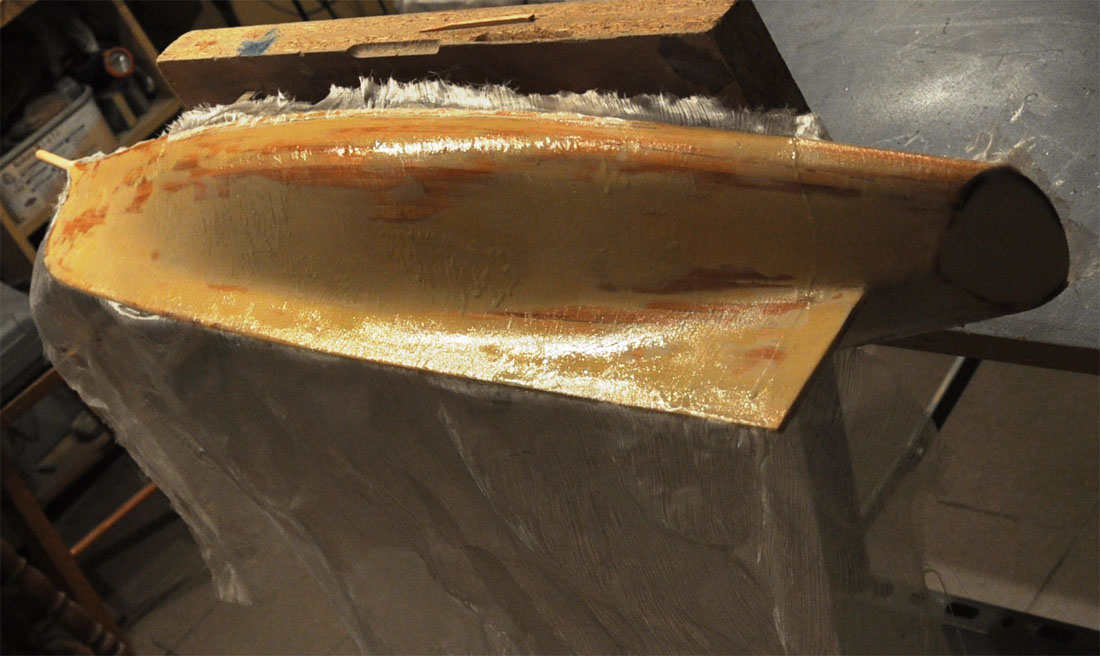 epoksyd_i_mata_50_gr.JPG (133.29 KiB) Przejrzano 10235 razy Tkanina szklana jest zwiewna jak welon panny młodej. Tylko 50g/m2. Do tego zywica epoksydowa. Jedna warstwa zabezbiecza w przyszłości przed pekaniem farby.